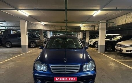 Mercedes-Benz C-Класс, 2004 год, 780 000 рублей, 1 фотография