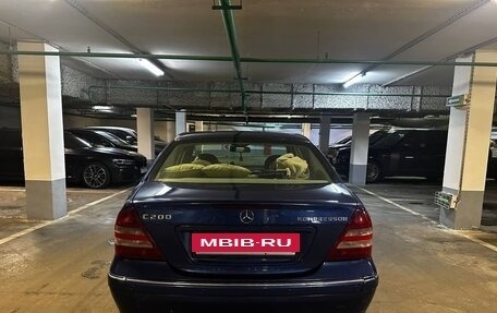 Mercedes-Benz C-Класс, 2004 год, 780 000 рублей, 4 фотография