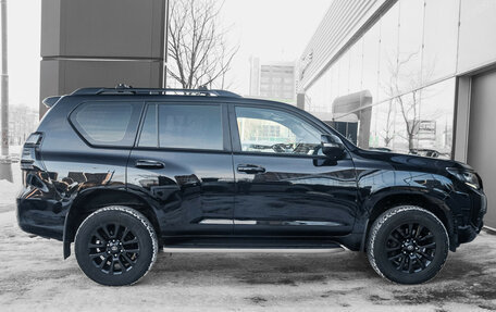 Toyota Land Cruiser Prado 150 рестайлинг 2, 2021 год, 7 250 000 рублей, 4 фотография