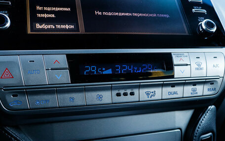 Toyota Land Cruiser Prado 150 рестайлинг 2, 2021 год, 7 250 000 рублей, 16 фотография