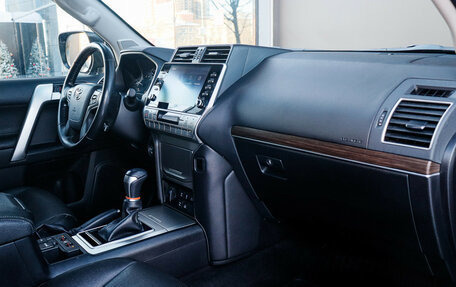 Toyota Land Cruiser Prado 150 рестайлинг 2, 2021 год, 7 250 000 рублей, 9 фотография