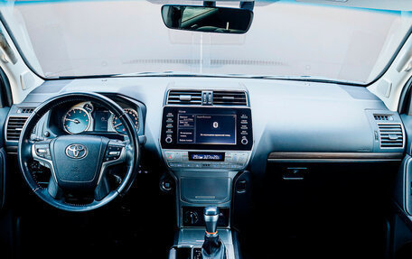 Toyota Land Cruiser Prado 150 рестайлинг 2, 2021 год, 7 250 000 рублей, 23 фотография