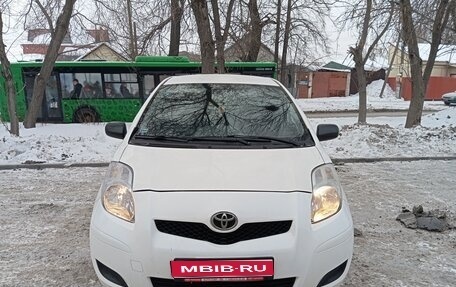 Toyota Yaris III рестайлинг, 2009 год, 450 000 рублей, 1 фотография