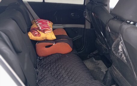 Toyota Yaris III рестайлинг, 2009 год, 450 000 рублей, 8 фотография