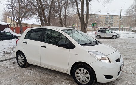 Toyota Yaris III рестайлинг, 2009 год, 450 000 рублей, 7 фотография