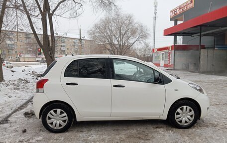 Toyota Yaris III рестайлинг, 2009 год, 450 000 рублей, 2 фотография
