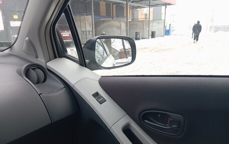 Toyota Yaris III рестайлинг, 2009 год, 450 000 рублей, 12 фотография