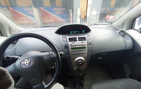 Toyota Yaris III рестайлинг, 2009 год, 450 000 рублей, 13 фотография