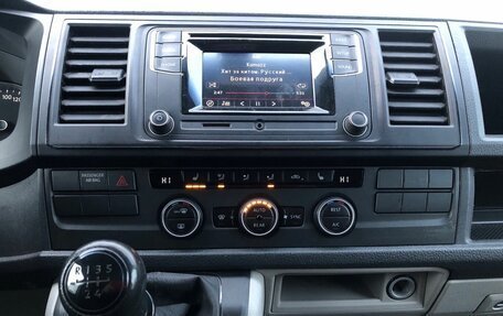 Volkswagen Caravelle T6 рестайлинг, 2015 год, 2 750 000 рублей, 13 фотография