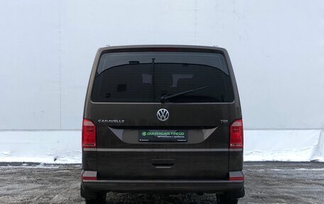 Volkswagen Caravelle T6 рестайлинг, 2015 год, 2 750 000 рублей, 6 фотография