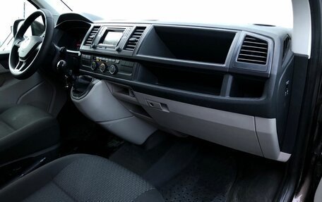 Volkswagen Caravelle T6 рестайлинг, 2015 год, 2 750 000 рублей, 16 фотография