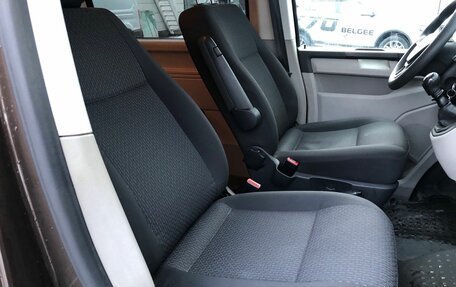 Volkswagen Caravelle T6 рестайлинг, 2015 год, 2 750 000 рублей, 9 фотография