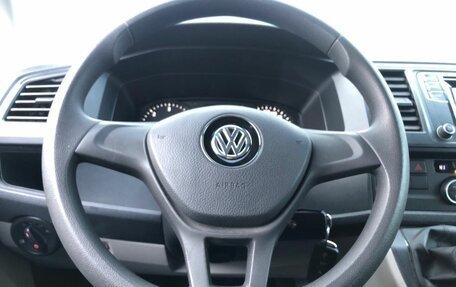 Volkswagen Caravelle T6 рестайлинг, 2015 год, 2 750 000 рублей, 17 фотография