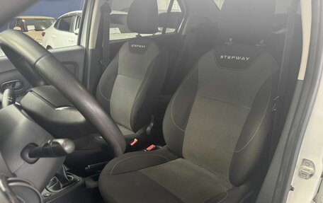 Renault Logan II, 2020 год, 1 099 000 рублей, 19 фотография