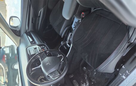 Mitsubishi Outlander III рестайлинг 3, 2019 год, 2 135 000 рублей, 5 фотография