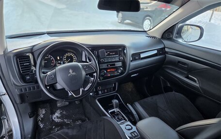 Mitsubishi Outlander III рестайлинг 3, 2019 год, 2 135 000 рублей, 6 фотография