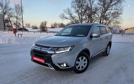 Mitsubishi Outlander III рестайлинг 3, 2019 год, 2 135 000 рублей, 1 фотография
