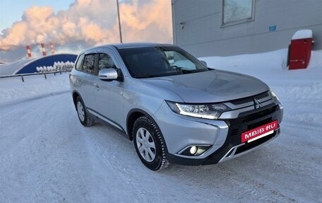 Mitsubishi Outlander III рестайлинг 3, 2019 год, 2 135 000 рублей, 4 фотография