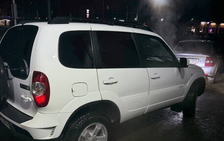 Chevrolet Niva I рестайлинг, 2017 год, 800 000 рублей, 4 фотография