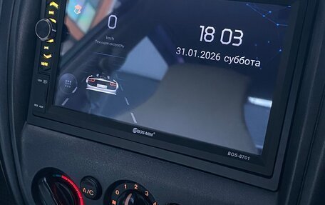 Mazda 323, 2002 год, 450 000 рублей, 10 фотография