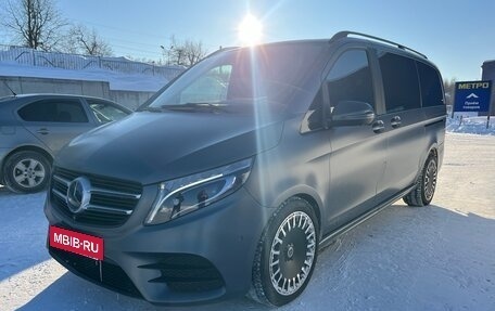 Mercedes-Benz V-Класс, 2018 год, 5 800 000 рублей, 3 фотография