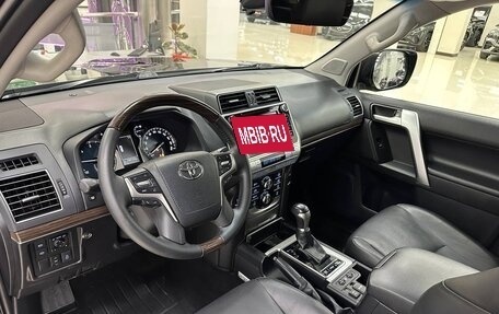 Toyota Land Cruiser Prado 150 рестайлинг 2, 2017 год, 5 399 000 рублей, 8 фотография