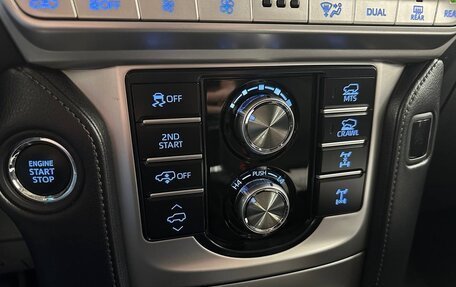 Toyota Land Cruiser Prado 150 рестайлинг 2, 2017 год, 5 399 000 рублей, 25 фотография