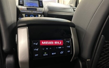 Toyota Land Cruiser Prado 150 рестайлинг 2, 2017 год, 5 399 000 рублей, 30 фотография