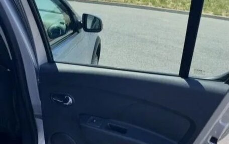 Renault Sandero II рестайлинг, 2016 год, 980 000 рублей, 13 фотография