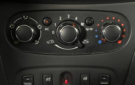 Renault Logan II, 2015 год, 780 000 рублей, 21 фотография