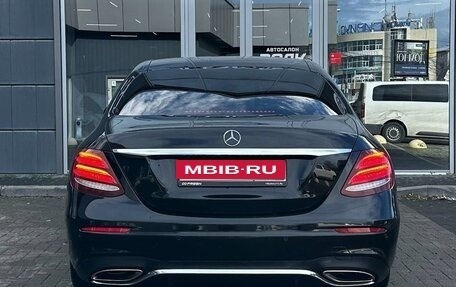 Mercedes-Benz E-Класс, 2018 год, 3 300 000 рублей, 5 фотография