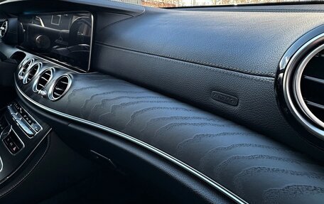 Mercedes-Benz E-Класс, 2018 год, 3 300 000 рублей, 17 фотография