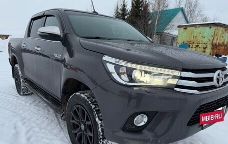 Toyota Hilux VIII, 2018 год, 3 480 000 рублей, 3 фотография