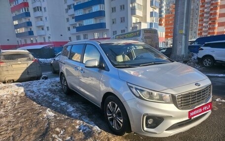 KIA Carnival III, 2018 год, 2 800 000 рублей, 3 фотография