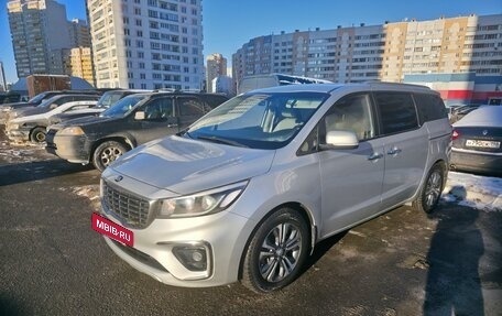 KIA Carnival III, 2018 год, 2 800 000 рублей, 2 фотография
