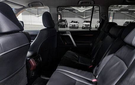 Toyota Land Cruiser Prado 150 рестайлинг 2, 2014 год, 2 957 000 рублей, 15 фотография