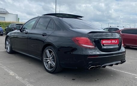 Mercedes-Benz E-Класс, 2017 год, 3 000 000 рублей, 4 фотография