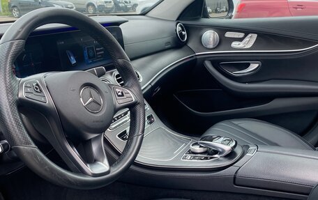 Mercedes-Benz E-Класс, 2017 год, 3 000 000 рублей, 9 фотография