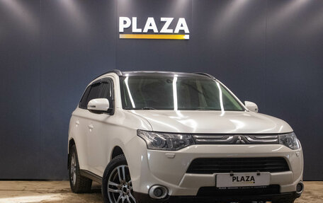 Mitsubishi Outlander III рестайлинг 3, 2013 год, 1 479 000 рублей, 2 фотография