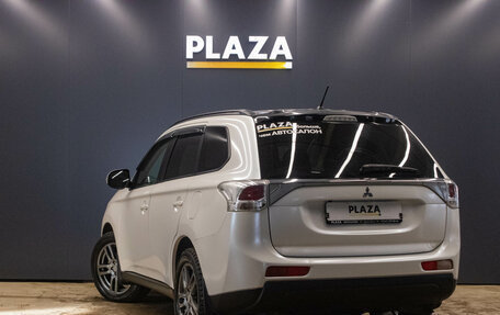 Mitsubishi Outlander III рестайлинг 3, 2013 год, 1 479 000 рублей, 4 фотография