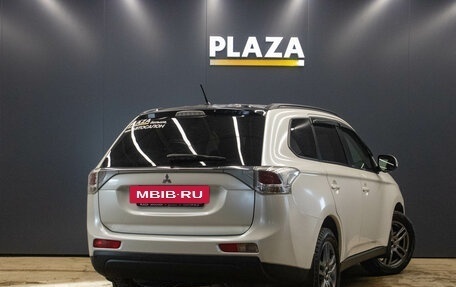 Mitsubishi Outlander III рестайлинг 3, 2013 год, 1 479 000 рублей, 3 фотография
