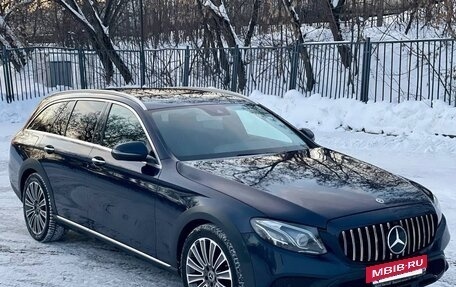 Mercedes-Benz E-Класс, 2017 год, 3 299 000 рублей, 3 фотография