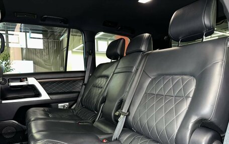 Toyota Land Cruiser 200, 2017 год, 7 800 000 рублей, 20 фотография