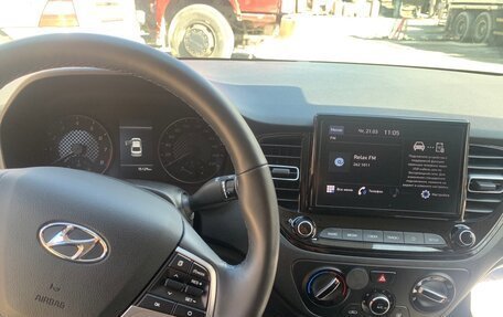 Hyundai Solaris II рестайлинг, 2022 год, 1 600 000 рублей, 12 фотография