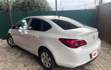 Opel Astra J, 2013 год, 820 000 рублей, 2 фотография