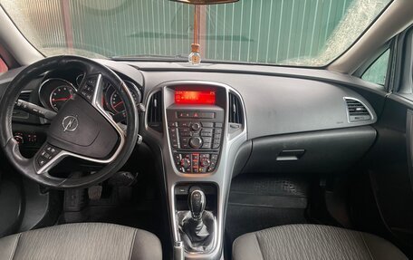 Opel Astra J, 2013 год, 820 000 рублей, 3 фотография