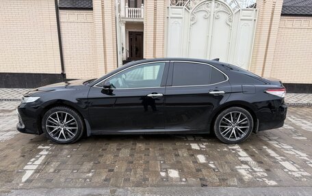 Toyota Camry, 2022 год, 3 300 000 рублей, 4 фотография