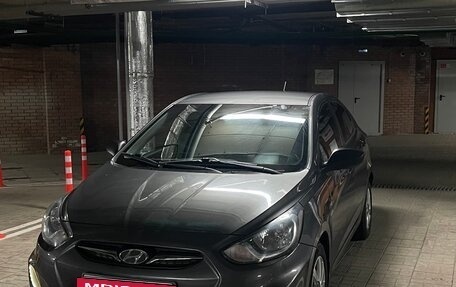 Hyundai Solaris II рестайлинг, 2013 год, 650 000 рублей, 1 фотография