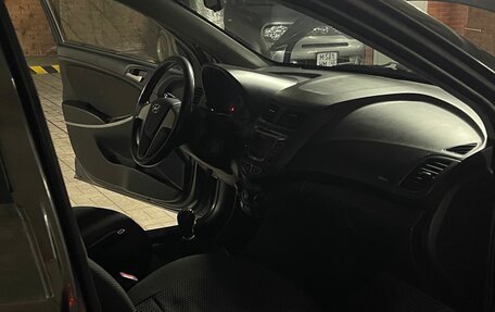 Hyundai Solaris II рестайлинг, 2013 год, 650 000 рублей, 12 фотография