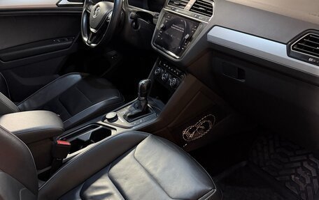 Volkswagen Tiguan II, 2018 год, 2 870 000 рублей, 17 фотография